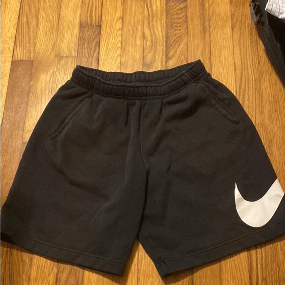Medium Men’s Nike Fleece shorts